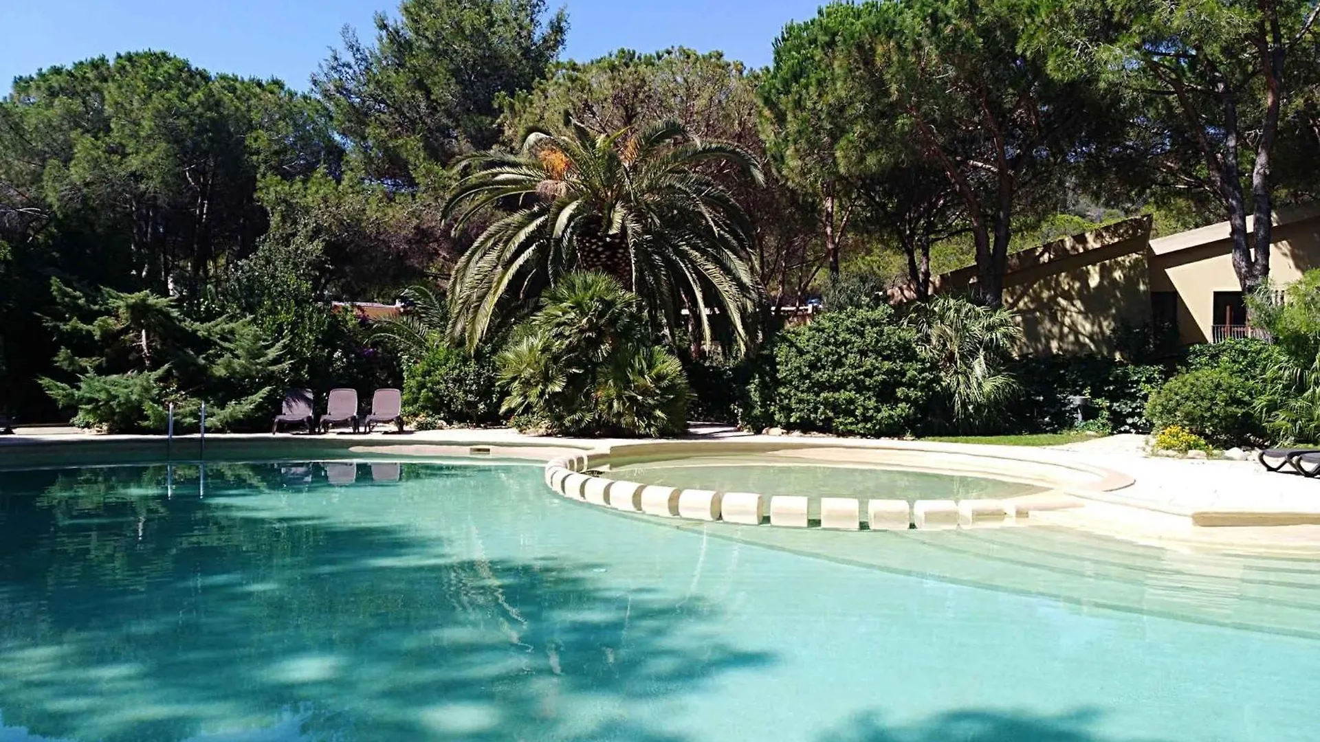 Apartment In Santa Margherita Di Pula 48219